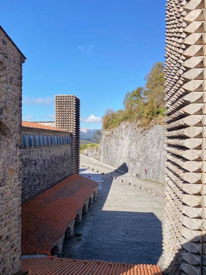 Iraipe Santuario De Arantzazu Hotel Oñate Buitenkant foto