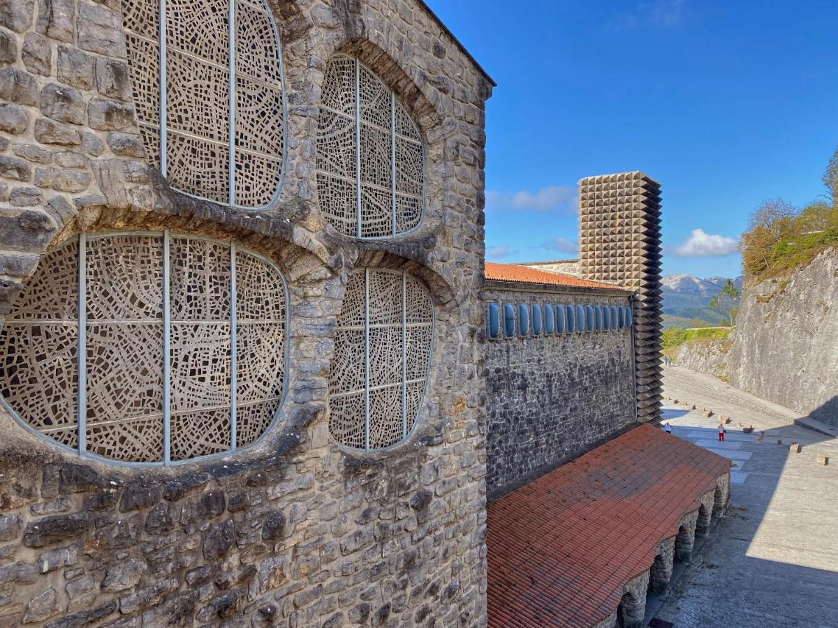 Iraipe Santuario De Arantzazu Hotel Oñate Buitenkant foto