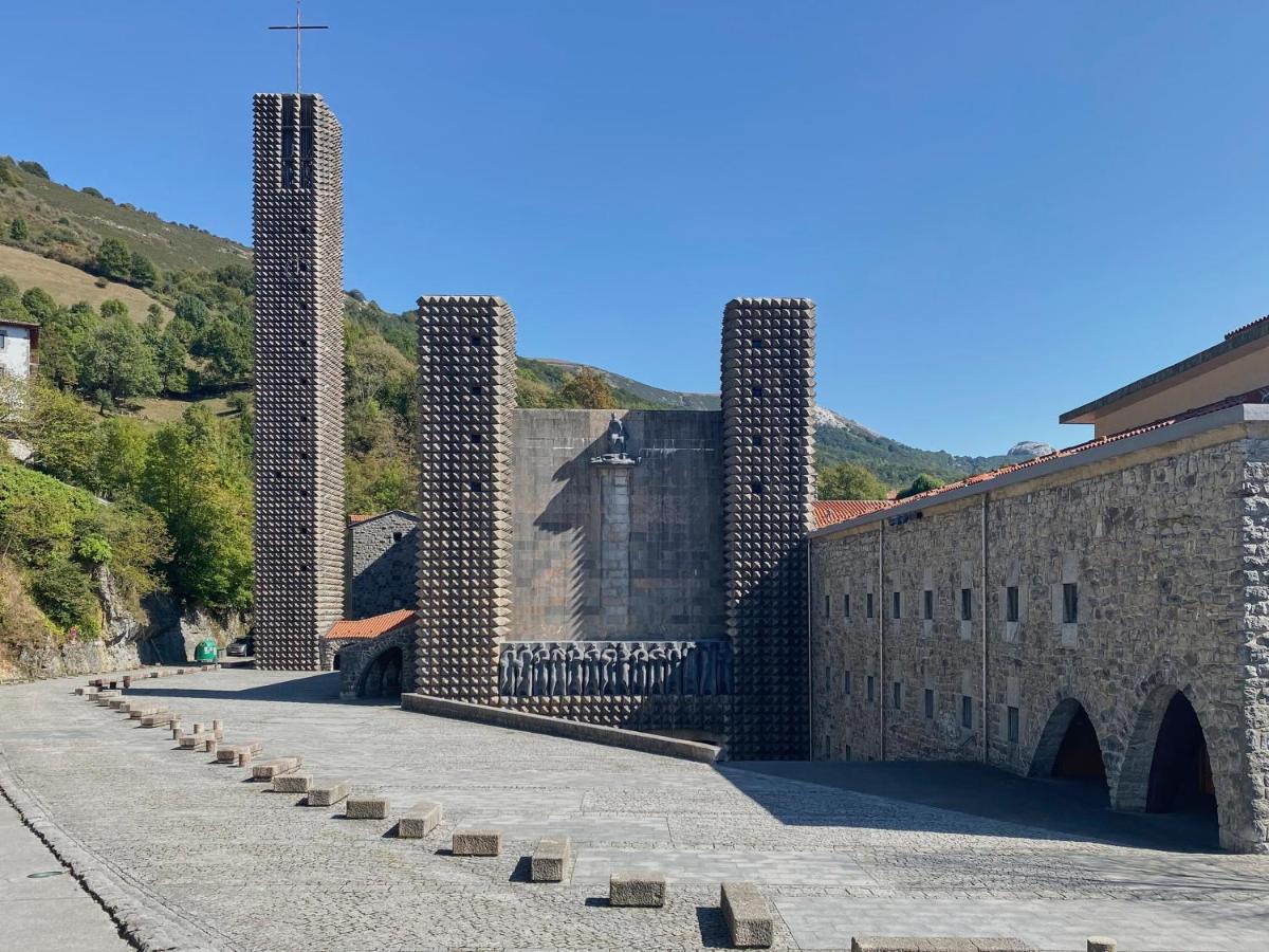 Iraipe Santuario De Arantzazu Hotel Oñate Buitenkant foto